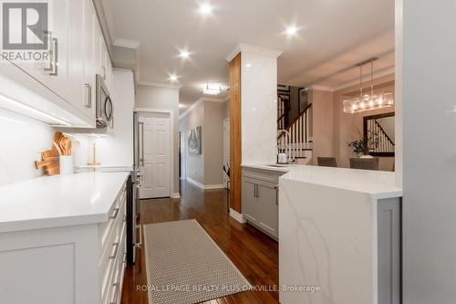 2438 Montagne Avenue, Oakville (West Oak Trails), ON - Indoor Photo Showing Kitchen