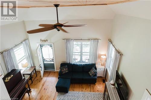 27 Walnut Street, Southampton, ON - Indoor Photo Showing Living Room