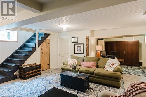 27 Walnut Street, Southampton, ON - Indoor Photo Showing Living Room