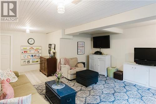 27 Walnut Street, Southampton, ON - Indoor Photo Showing Living Room