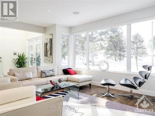 615 Island Park Crescent, Ottawa, ON - Indoor Photo Showing Living Room