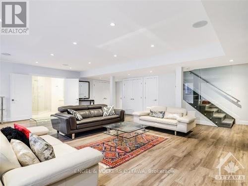 615 Island Park Crescent, Ottawa, ON - Indoor Photo Showing Living Room