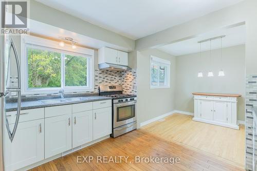 1302 Fuller Street, London, ON - Indoor Photo Showing Kitchen