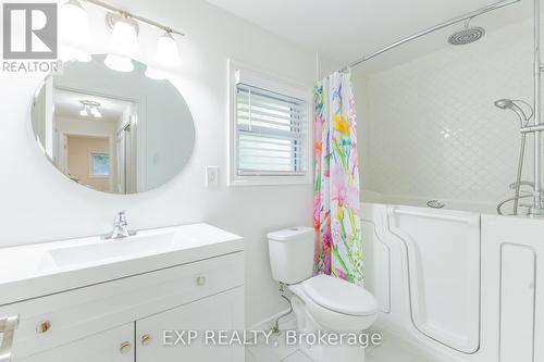 1302 Fuller Street, London, ON - Indoor Photo Showing Bathroom