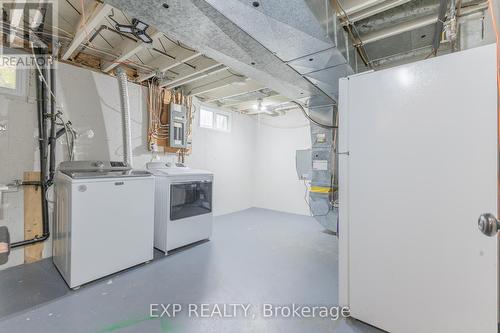 1302 Fuller Street, London, ON - Indoor Photo Showing Laundry Room