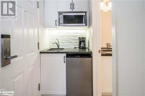 1869 Highway 118 W Unit# Bhv-B-105, Bracebridge, ON - Indoor Photo Showing Kitchen