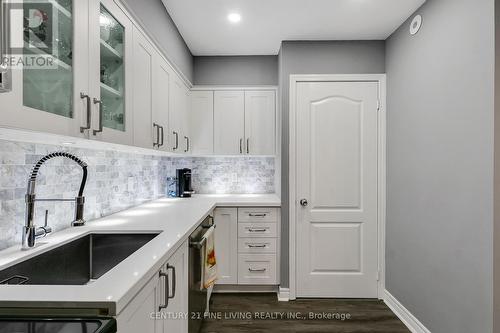 701 - 39 Canniff Street, Toronto (Niagara), ON - Indoor Photo Showing Kitchen