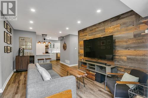 701 - 39 Canniff Street, Toronto (Niagara), ON - Indoor Photo Showing Living Room