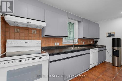 38 Lount Street, Barrie (City Centre), ON - Indoor Photo Showing Kitchen