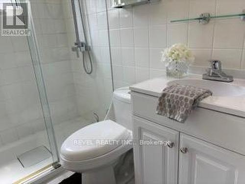 38 Lount Street, Barrie (City Centre), ON - Indoor Photo Showing Bathroom