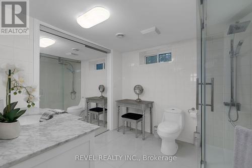 38 Lount Street, Barrie (City Centre), ON - Indoor Photo Showing Bathroom