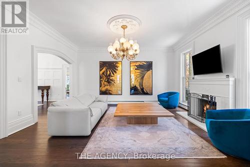 66 Victoria Street, Milton (Old Milton), ON - Indoor Photo Showing Living Room