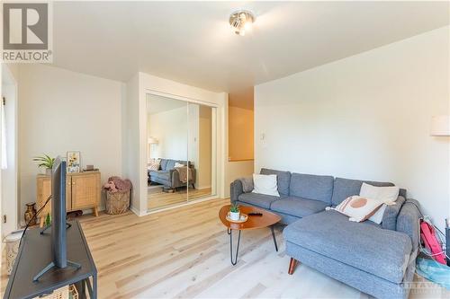 103-105 Florence Street, Ottawa, ON - Indoor Photo Showing Living Room