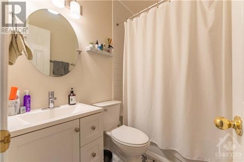 103-105 Florence Street, Ottawa, ON - Indoor Photo Showing Bathroom