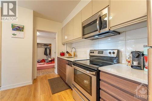 103-105 Florence Street, Ottawa, ON - Indoor Photo Showing Kitchen