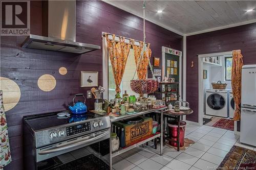 504 Pleasant Street, Saint John, NB - Indoor Photo Showing Kitchen