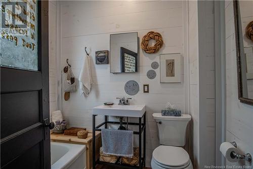 504 Pleasant Street, Saint John, NB - Indoor Photo Showing Bathroom