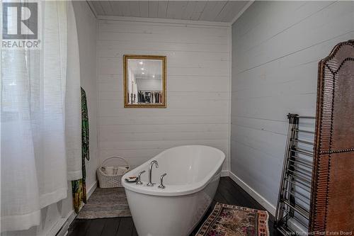 504 Pleasant Street, Saint John, NB - Indoor Photo Showing Bathroom