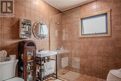 504 Pleasant Street, Saint John, NB - Indoor Photo Showing Bathroom