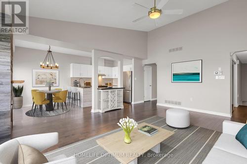 58 - 515 North Service Road, Hamilton, ON - Indoor Photo Showing Living Room