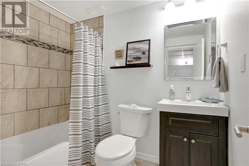 323 Sekura Street, Cambridge, ON - Indoor Photo Showing Bathroom