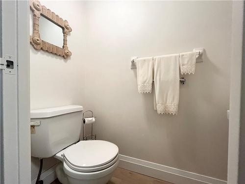 2 piece bath - 34 Bow Valley Drive|Unit #5, Hamilton, ON - Indoor Photo Showing Bathroom