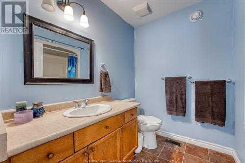 205 Dieppe, Kingsville, ON - Indoor Photo Showing Bathroom