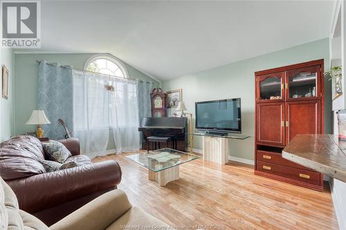 205 Dieppe, Kingsville, ON - Indoor Photo Showing Living Room