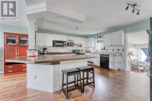 205 Dieppe, Kingsville, ON - Indoor Photo Showing Kitchen