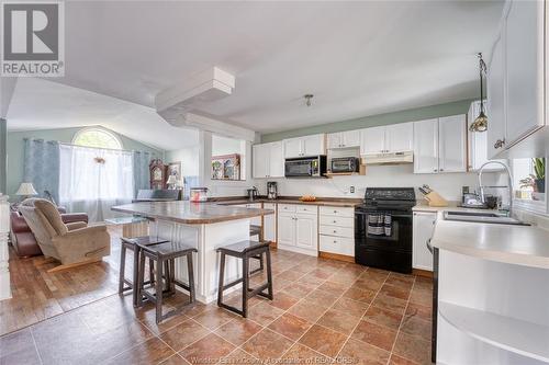 205 Dieppe, Kingsville, ON - Indoor Photo Showing Kitchen