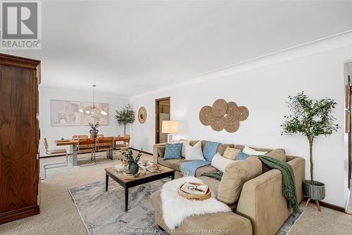 2430 Curry Avenue, Windsor, ON - Indoor Photo Showing Living Room