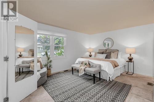 2430 Curry Avenue, Windsor, ON - Indoor Photo Showing Bedroom