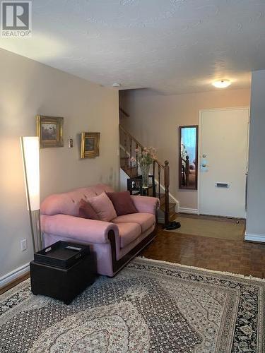 212 - 5879 Bathurst Street, Toronto (Newtonbrook West), ON - Indoor Photo Showing Living Room