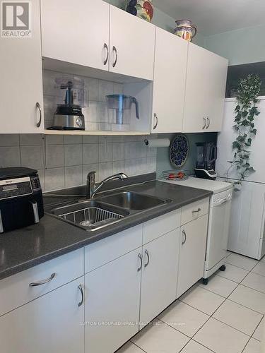 212 - 5879 Bathurst Street, Toronto (Newtonbrook West), ON - Indoor Photo Showing Kitchen With Double Sink