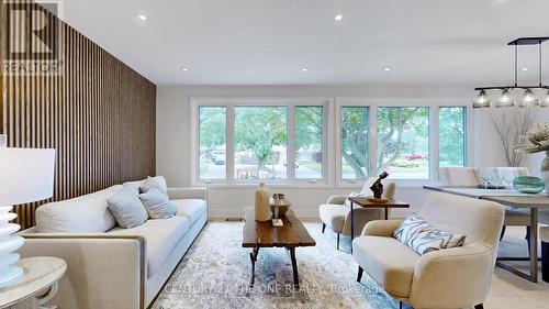 100 Martindale Street, Oshawa (Donevan), ON - Indoor Photo Showing Living Room