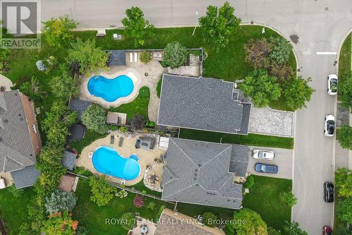 2 Gleave Court, Aurora, ON - Outdoor With In Ground Pool With View