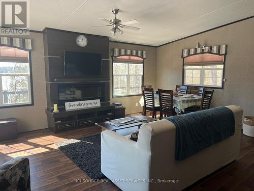 Pplr701 - 1047 Bonnie Lake Camp Road, Bracebridge, ON - Indoor Photo Showing Living Room