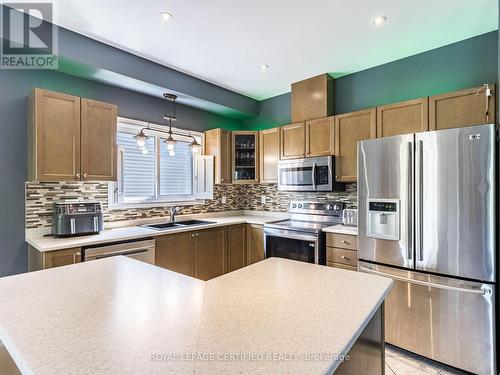 220 Berry Street, Shelburne, ON - Indoor Photo Showing Kitchen With Stainless Steel Kitchen With Double Sink With Upgraded Kitchen