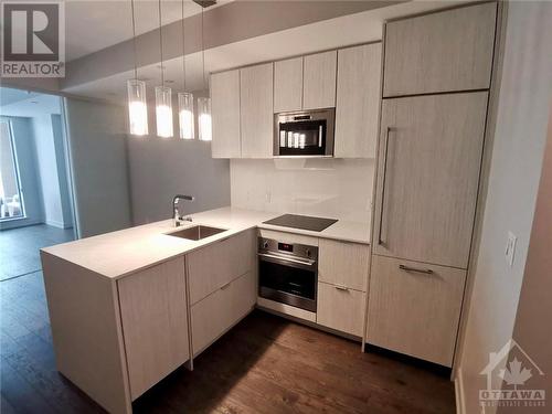 High end built in appliances - 101 Queen Street Unit#803, Ottawa, ON - Indoor Photo Showing Kitchen