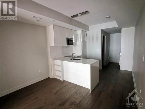 101 Queen Street Unit#803, Ottawa, ON - Indoor Photo Showing Kitchen