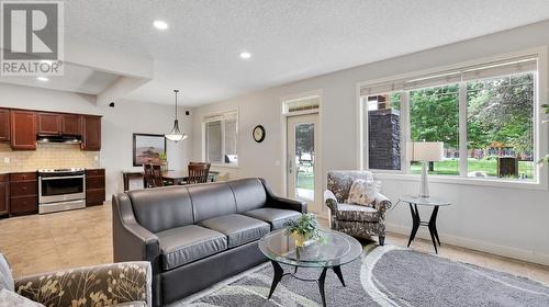 500 Bighorn Boulevard Unit# 512C, Radium Hot Springs, BC - Indoor Photo Showing Living Room