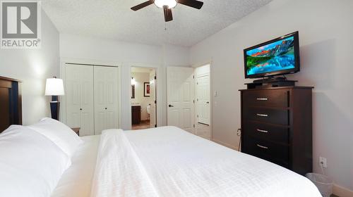 500 Bighorn Boulevard Unit# 512C, Radium Hot Springs, BC - Indoor Photo Showing Bedroom