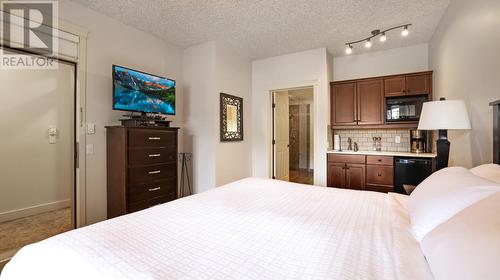 500 Bighorn Boulevard Unit# 512C, Radium Hot Springs, BC - Indoor Photo Showing Bedroom