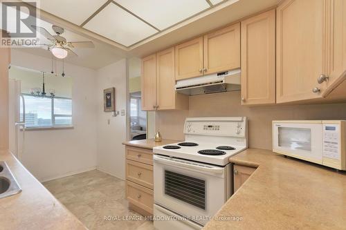 1212 - 121 Ling Road, Toronto (West Hill), ON - Indoor Photo Showing Kitchen