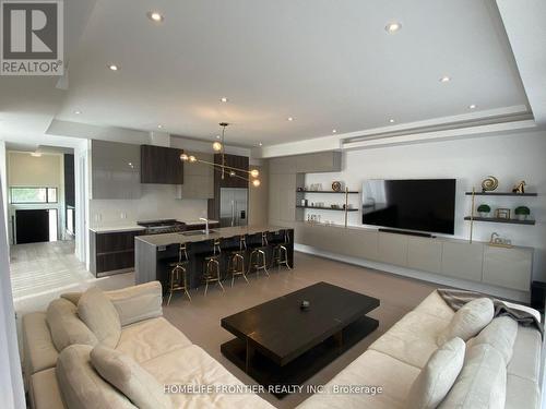 163 Pemberton Road, Richmond Hill, ON - Indoor Photo Showing Living Room