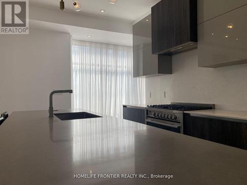 163 Pemberton Road, Richmond Hill, ON - Indoor Photo Showing Kitchen