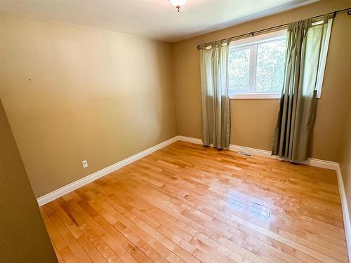 242 Hammell Road, Red Lake, ON - Indoor Photo Showing Other Room