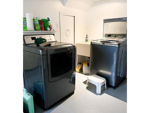 242 Hammell Road, Red Lake, ON - Indoor Photo Showing Laundry Room