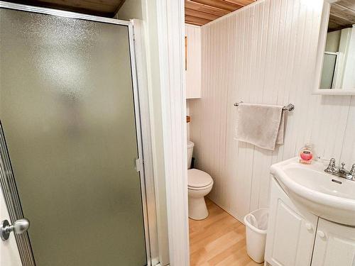 242 Hammell Road, Red Lake, ON - Indoor Photo Showing Bathroom