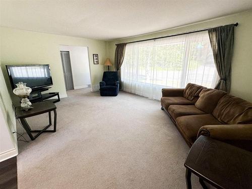 242 Hammell Road, Red Lake, ON - Indoor Photo Showing Living Room